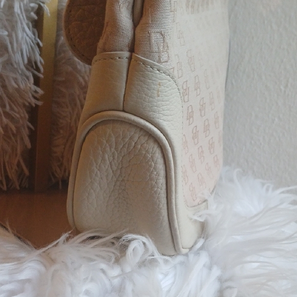 Dooney & Bourke NWOT Cream Shoulder Bag - Picture 8 of 11